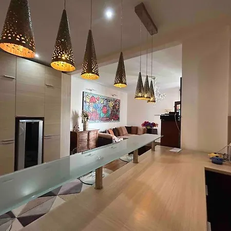 Exception 5 Pax * Neuilly-sur-Seine
