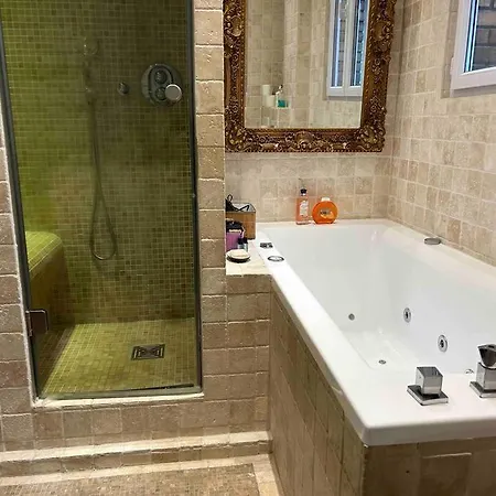 Exception 5 Pax * Neuilly-sur-Seine
